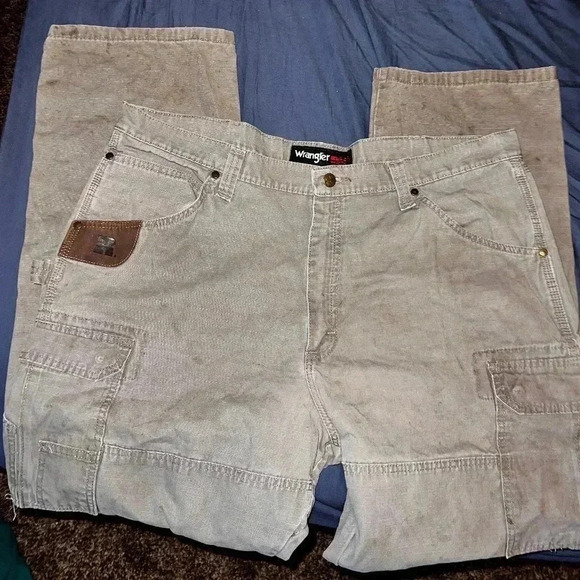 Men’s wrangler Riggs cargo work pants size 40x32 - Picture 1 of 3